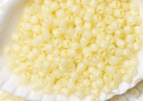 Бисер Япония круглый 11/0 10г 0142F банановый крем, матовый цейлон