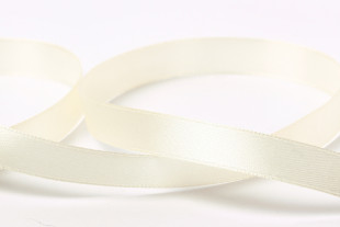 Лента атласная 12 мм ( 1/2 ") "Gamma" №075 кремовый 33 метра
